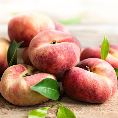 Broskyňa ´Saturn´ – plochá taniierová broskyňa s medovou chuťou