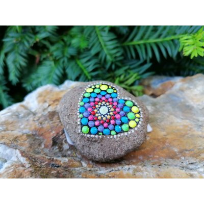 Mandala srdiečko malé - ručne malovaný dekoračný kameň 13