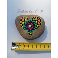 Mandala srdiečko - ručne malovaný dekoračný kameň 10